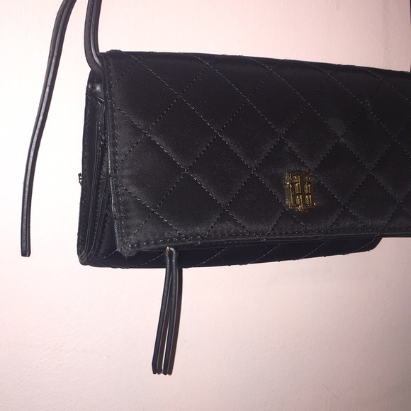 TOMMY HILFIGER Black Crossbody Bag - Picture 2 of 7